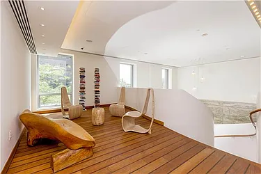 Rented by R New York