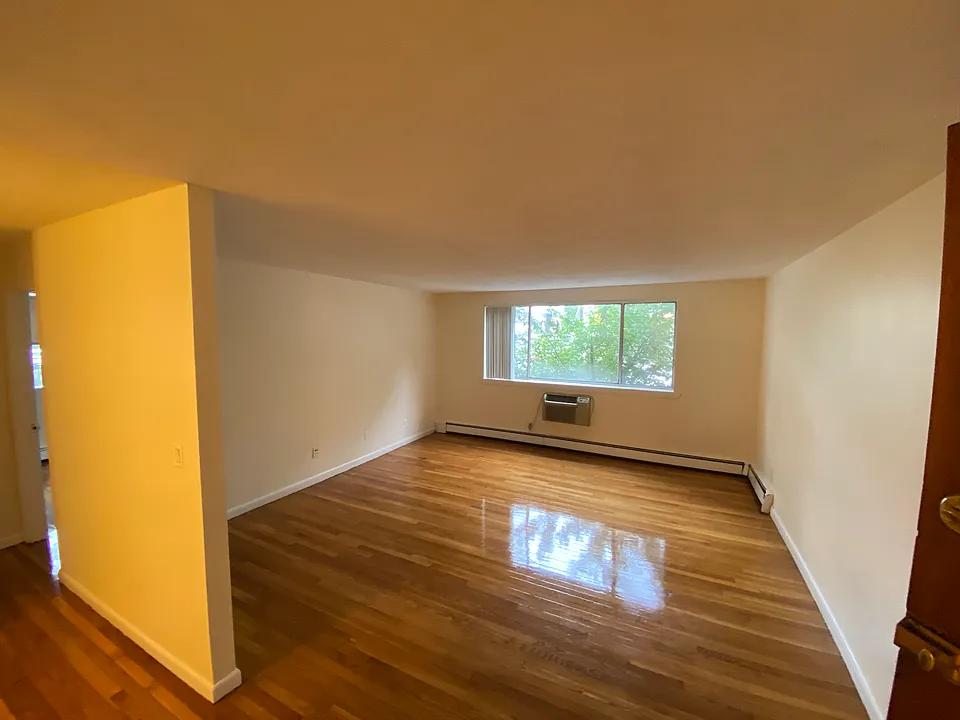 23 Saint Lukes Rd #2