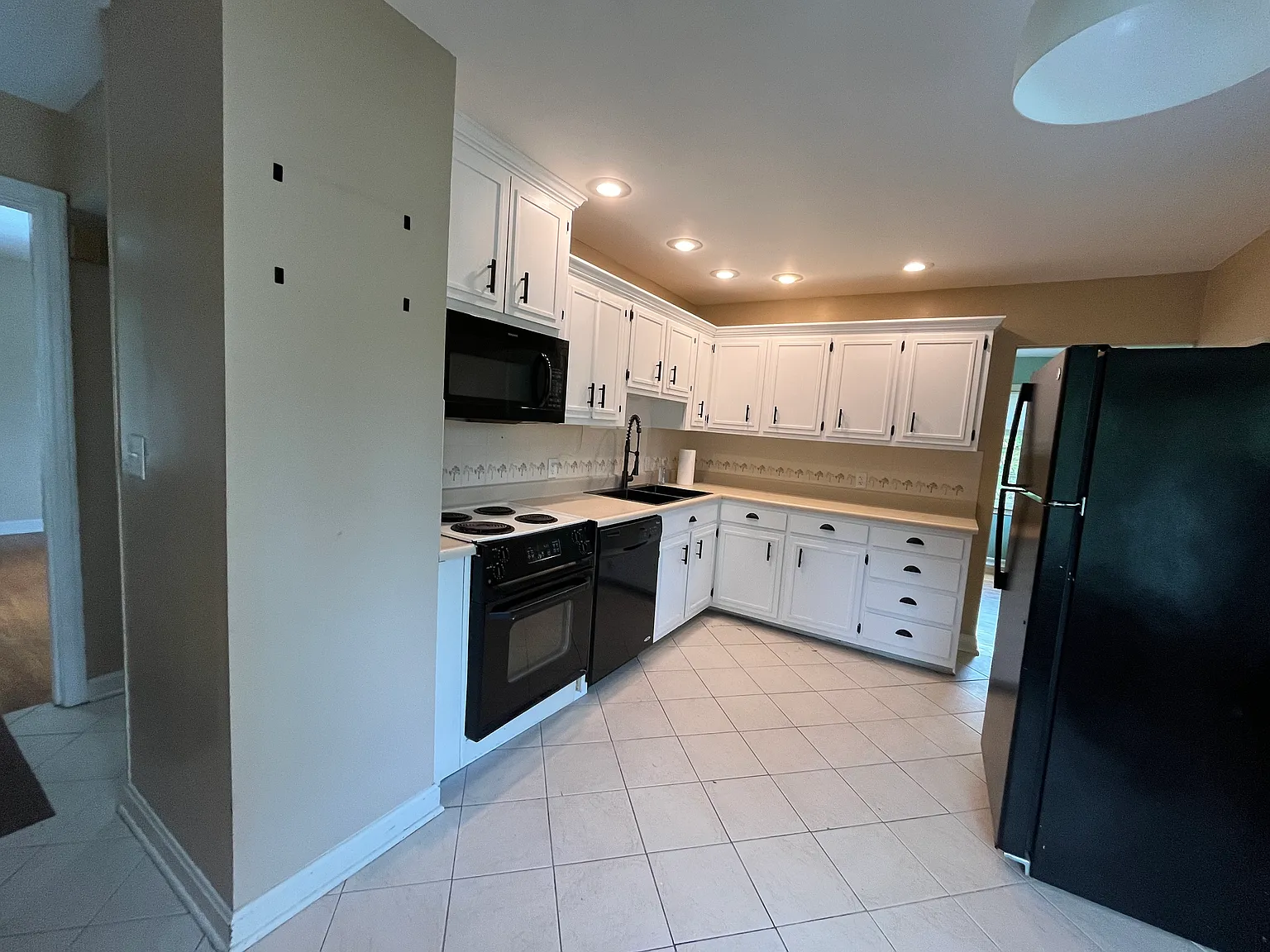 208 Woodland Ct — Photo 2