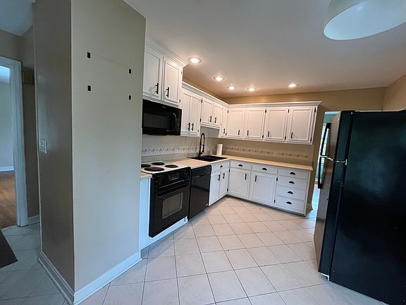 2nd image of 208 Woodland Ct