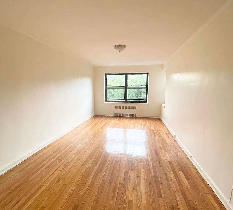 1st image of 38 Saint Pauls Pl #C5