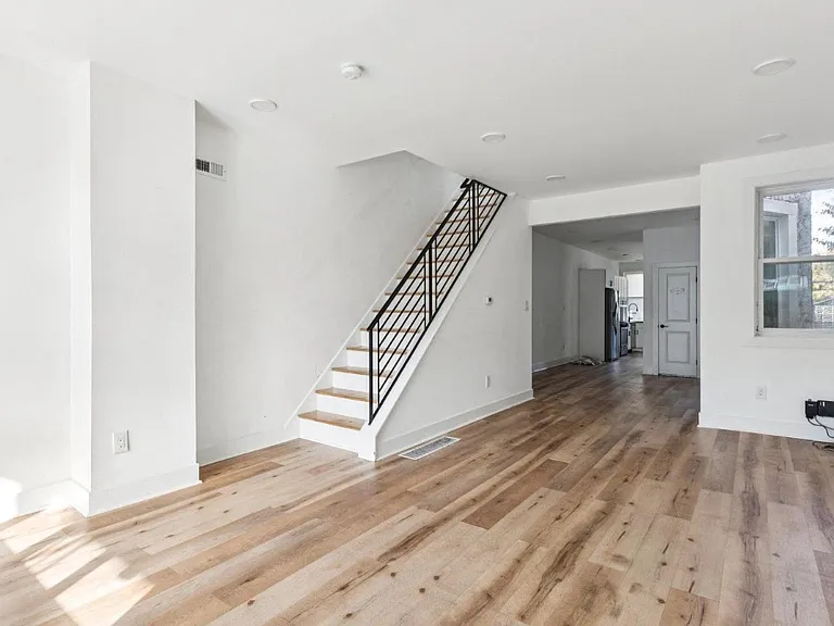 5521 Media St — Photo 2