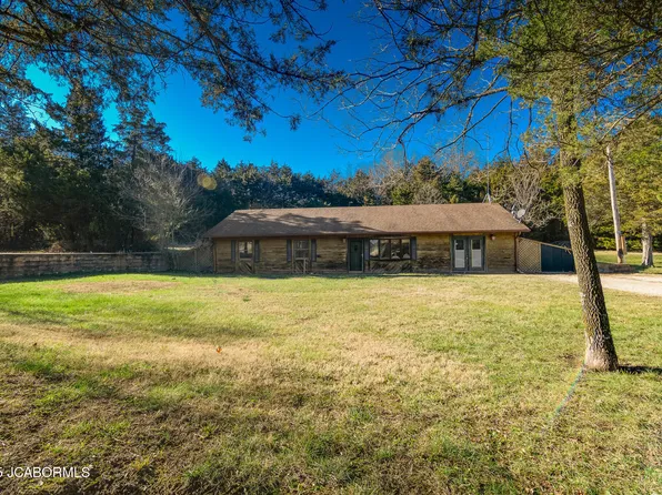 268 N Greenway Dr, Holts Summit, MO 65043