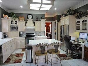 4th image of 618 Lucerne Dr