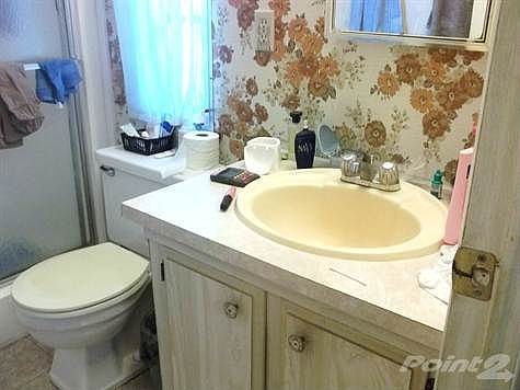 Master Bath w walk in shower