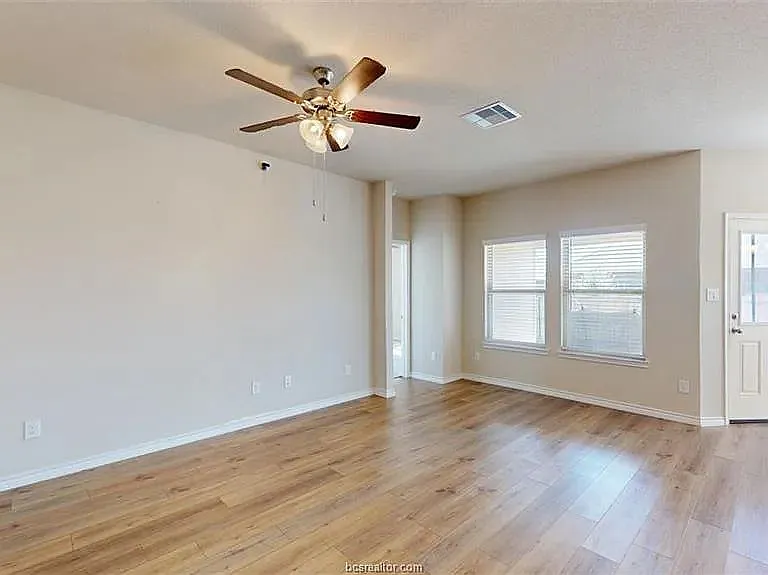 5219 Montague Loop — Photo 4
