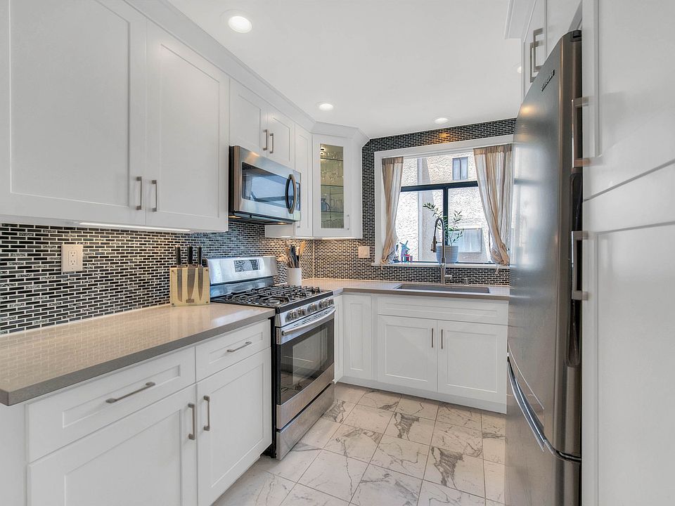1st image of 18014 River Cir APT 6