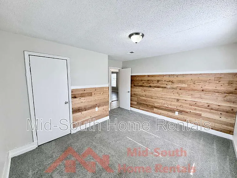 1417 Rayner St — Photo 6