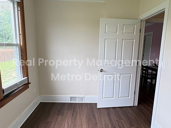 5th image of 2175 W Auburn Rd