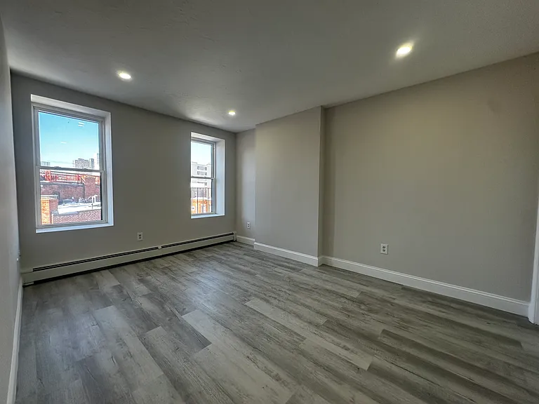 90 Hammond St #6 — Photo 5