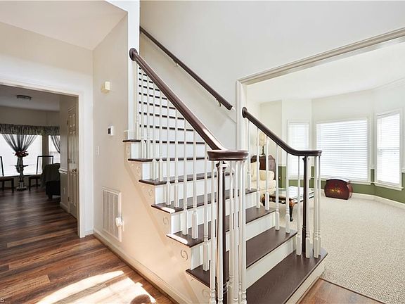4th image of 3625 Oak Chase Dr