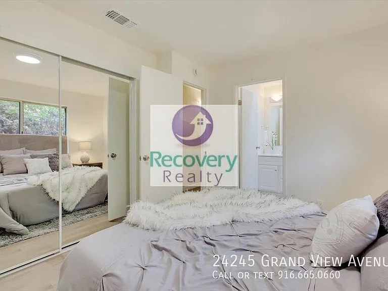24245 Grand View Ave — Photo 13