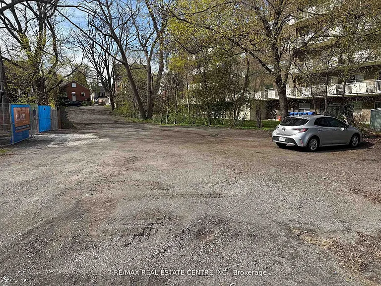 24 Nelson St E #B — Photo 6