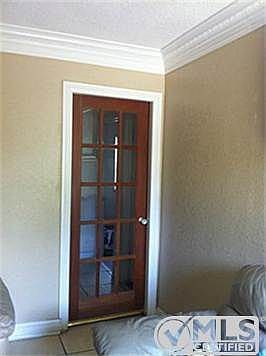 4th image of 3031 Poinsettia Dr