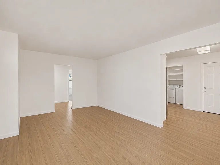 1005 E Mariposa St — Photo 8