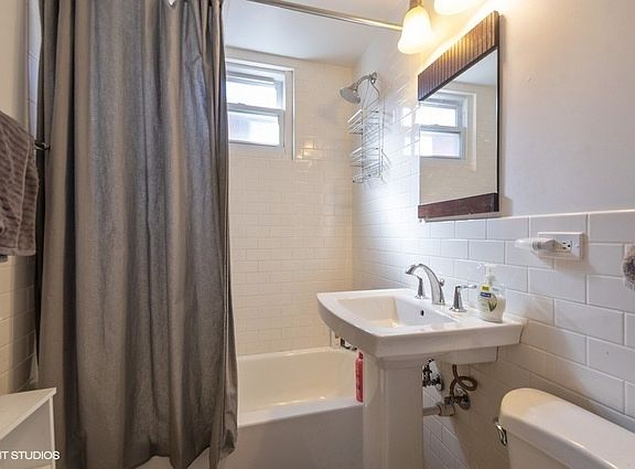 5th image of 3652 N Paulina St