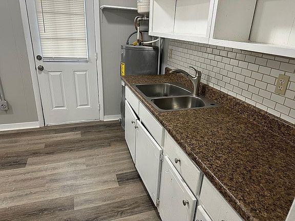 4th image of 106 Porter St SW
