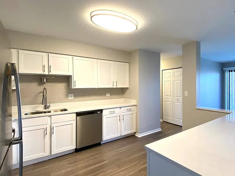 Farmingdale Apartments — Photo 10