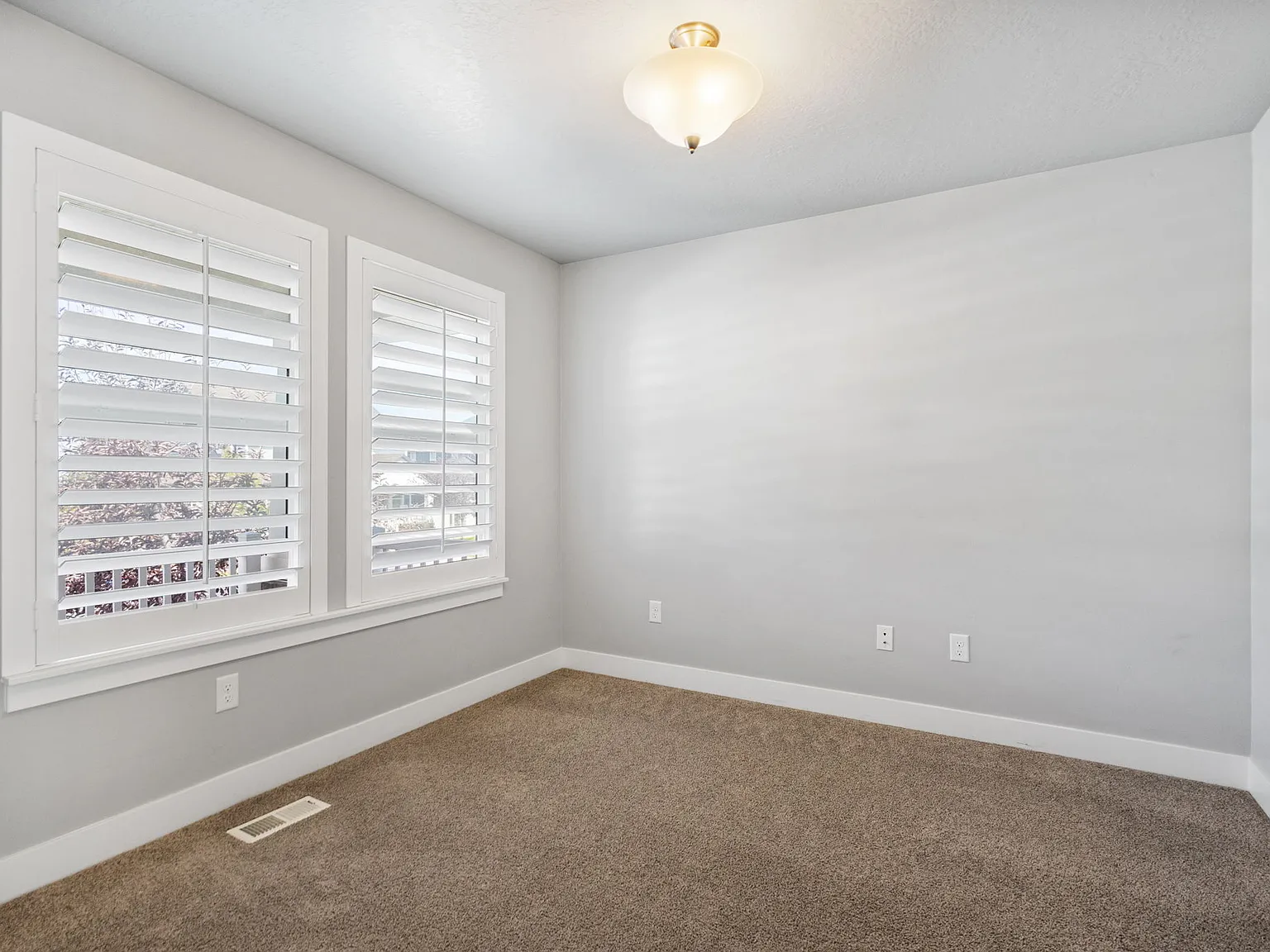 4 bed, 2.5 bath, 3429 sqft, $3,100 — Photo 3
