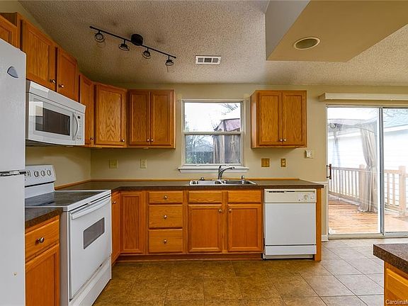 3rd image of 8334 Kapplewood Ct