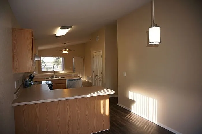 2201 S Saint Suzanne Dr — Photo 15
