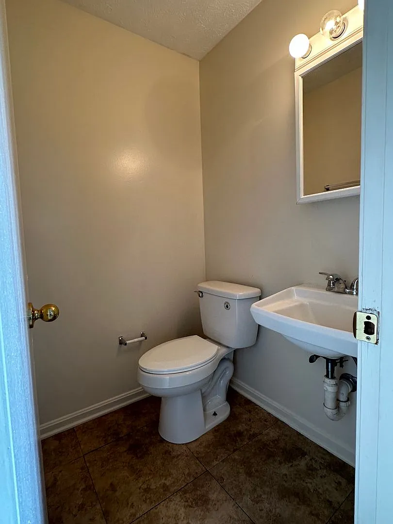 109 Parkside Drive — Photo 4