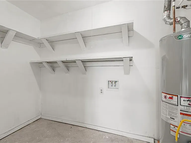 6290 Love St #B — Photo 16