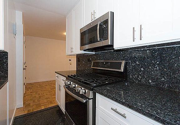 3rd image of 401 E 86th St APT 9A