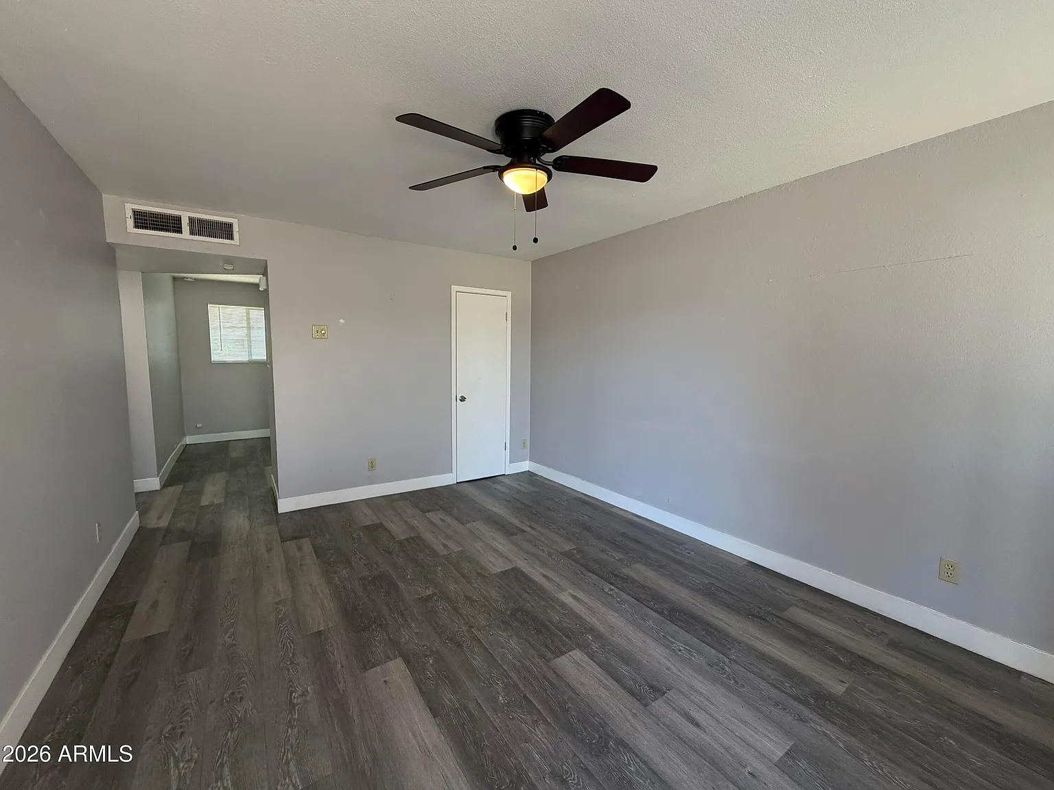 1 bed, 1.0 bath, 694 sqft, $900 — Photo 2