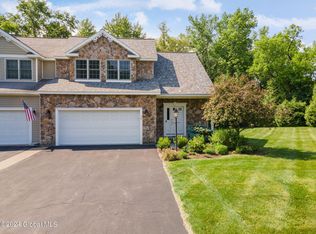 82 Oakmont St, Niskayuna, NY 12309