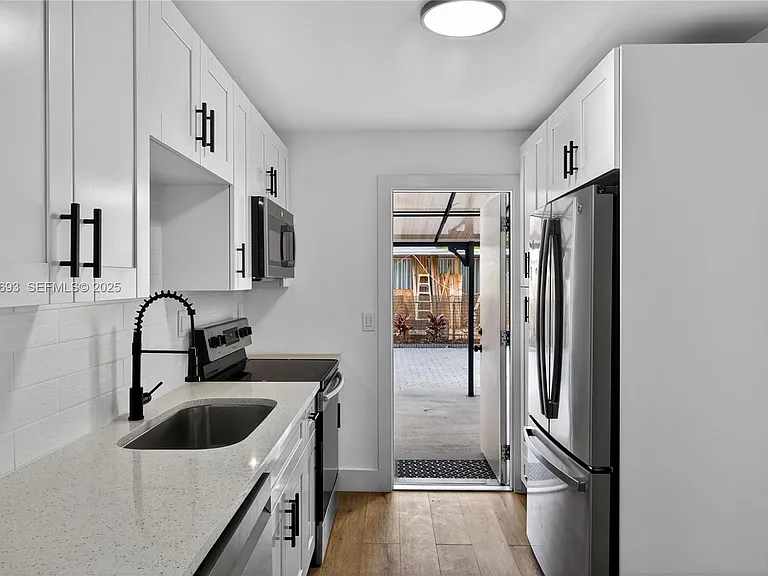2633 NE 13th Ave #1 — Photo 8