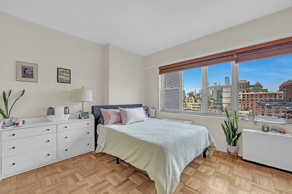 60 East 8th Street — Photo 4