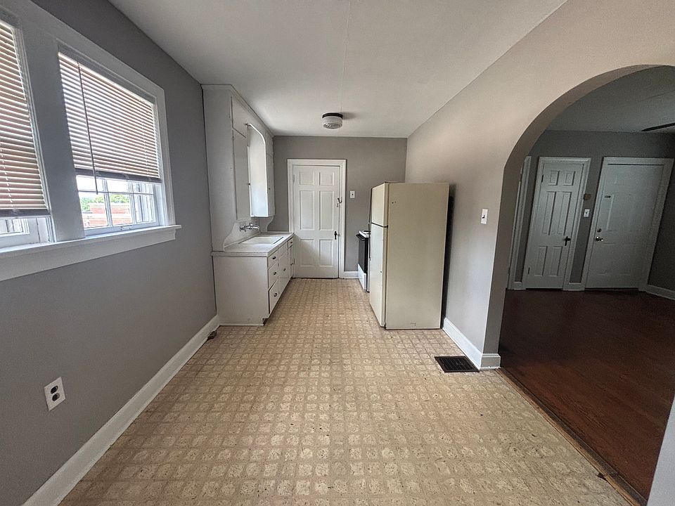 2nd image of 1329 College St #9