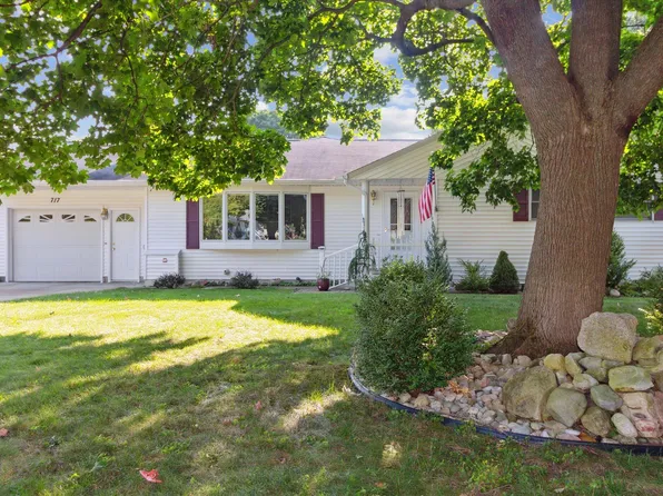 717 Cherry Ave, Big Rapids, MI 49307