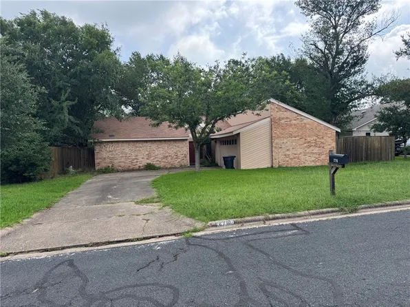 2716 Adrienne Cir, College Station, TX 77845