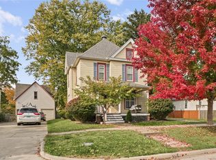 409 S Center St, Clinton, IL 61727