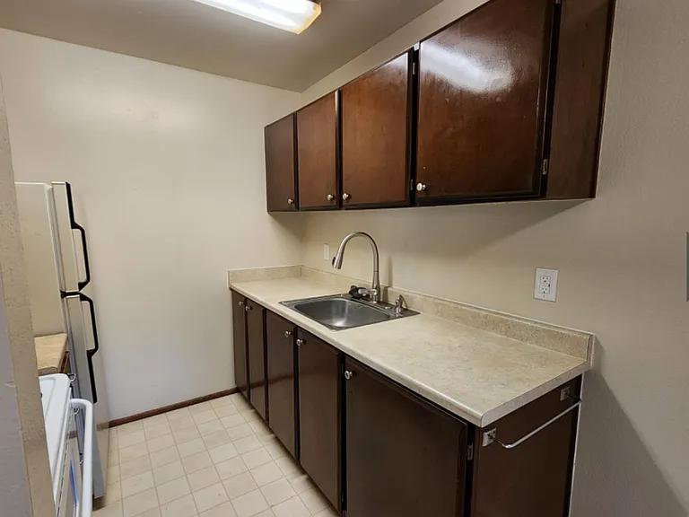 Alpha Park Apartments — Photo 15