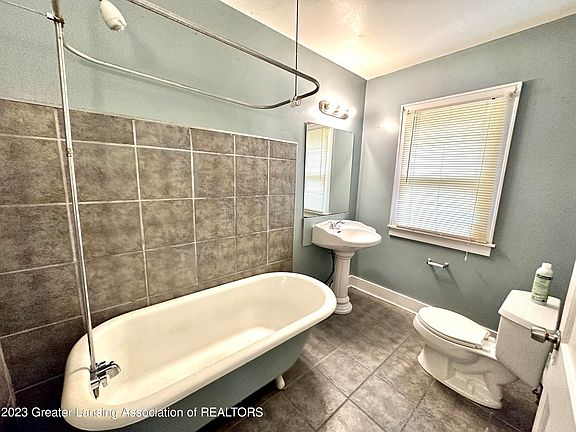 3rd image of 3417 Lowcroft Ave