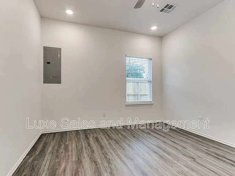 8016 NW 110th Dr — Photo 9