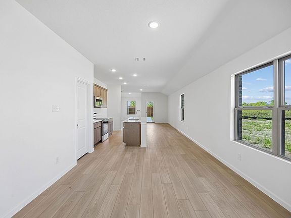 4th image of 840 Springwell Dr
