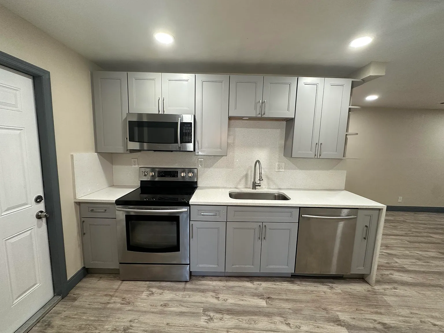 2 bed, 1.0 bath, 893 sqft, $2,650 — Photo 4