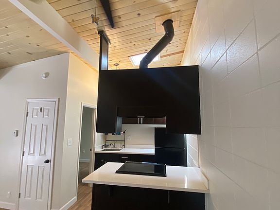 3rd image of 779 Holmes St