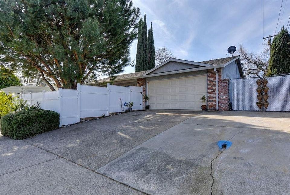 1st image of 2102 Lee Way