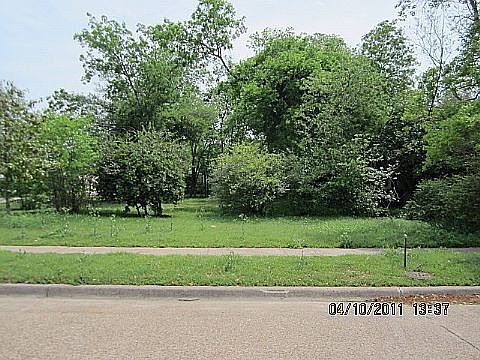 2nd image of 8938 Daytonia Ave