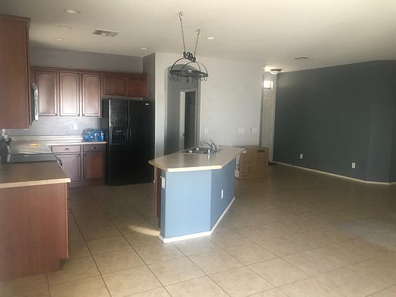4th image of 233 S 165th Dr
