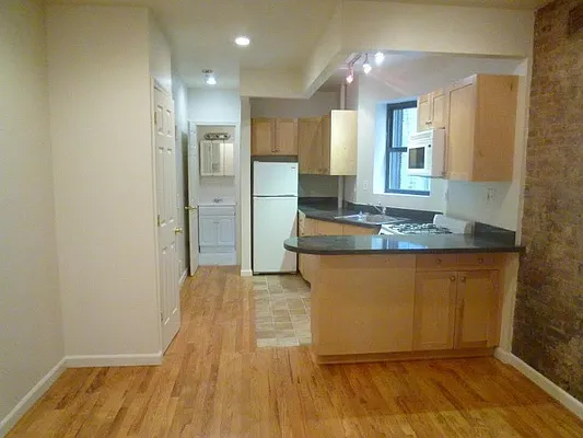 Rented by Chartwell Manhattan Realty | media 12
