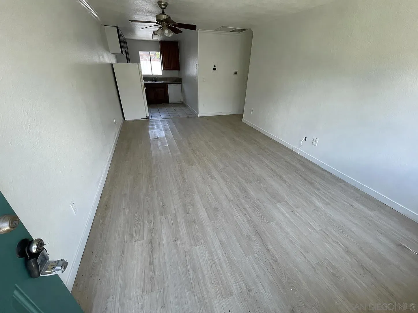 3 bed, 2.0 bath, 900 sqft, $3,400 — Photo 4