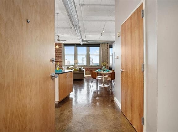 4th image of 1627 Locust St APT 701