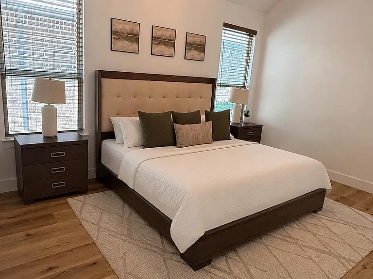 2432 Elm Pl — Photo 4