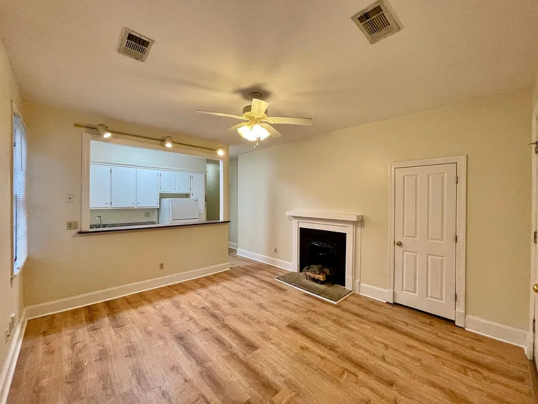 405 N Madison St — Photo 2